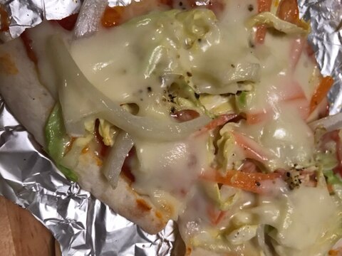 コールスローサラダのピザ